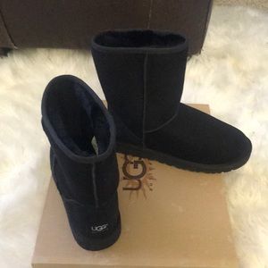 Black short ugg boots, men size 8